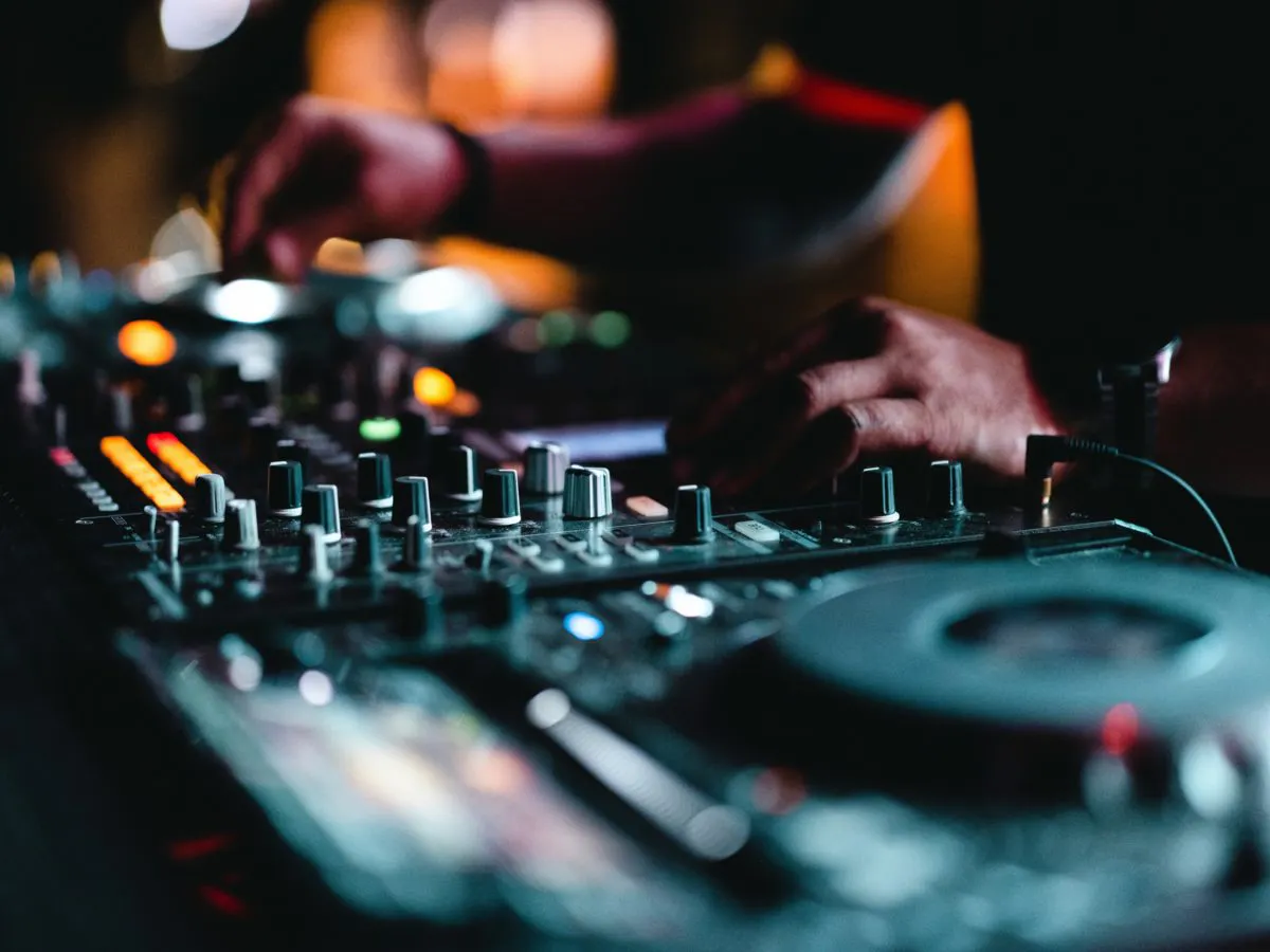 Rave The Planet Supporter Series: Musik kaufen & Kultur fördern