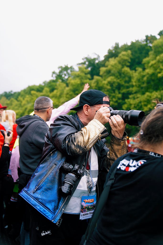 Chris bei der Arbeit auf der Rave The Planet 2025, Foto: Semina Florea