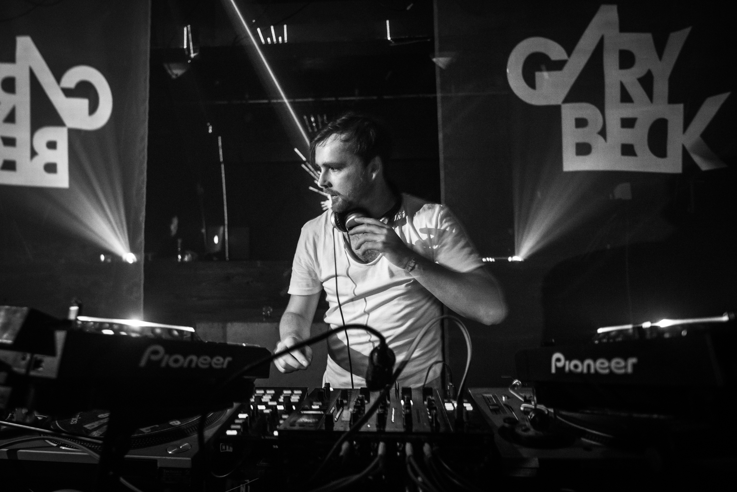 Gary Beck hinter den Decks