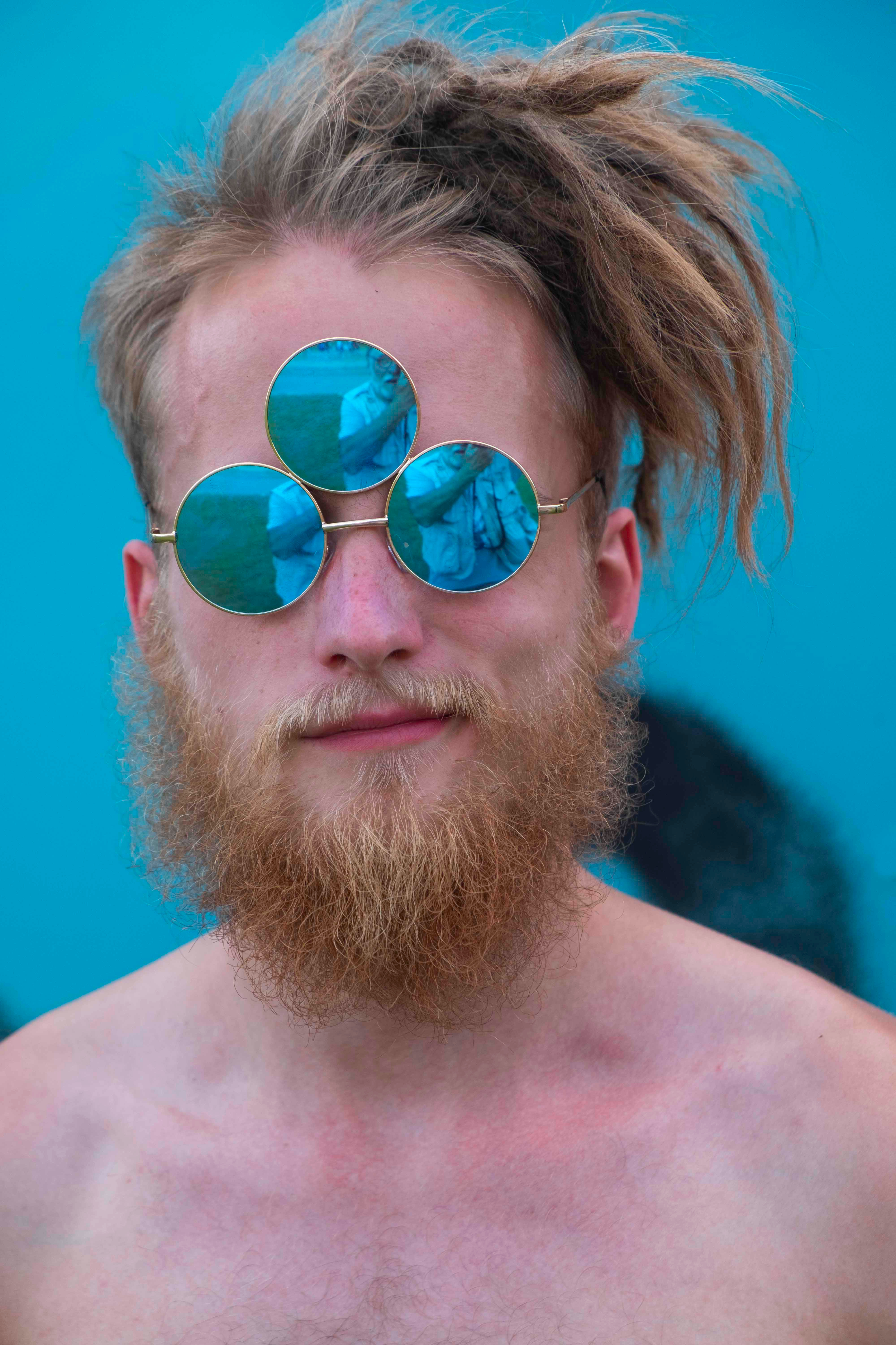 Gray Contrast mit Sonnenbrille