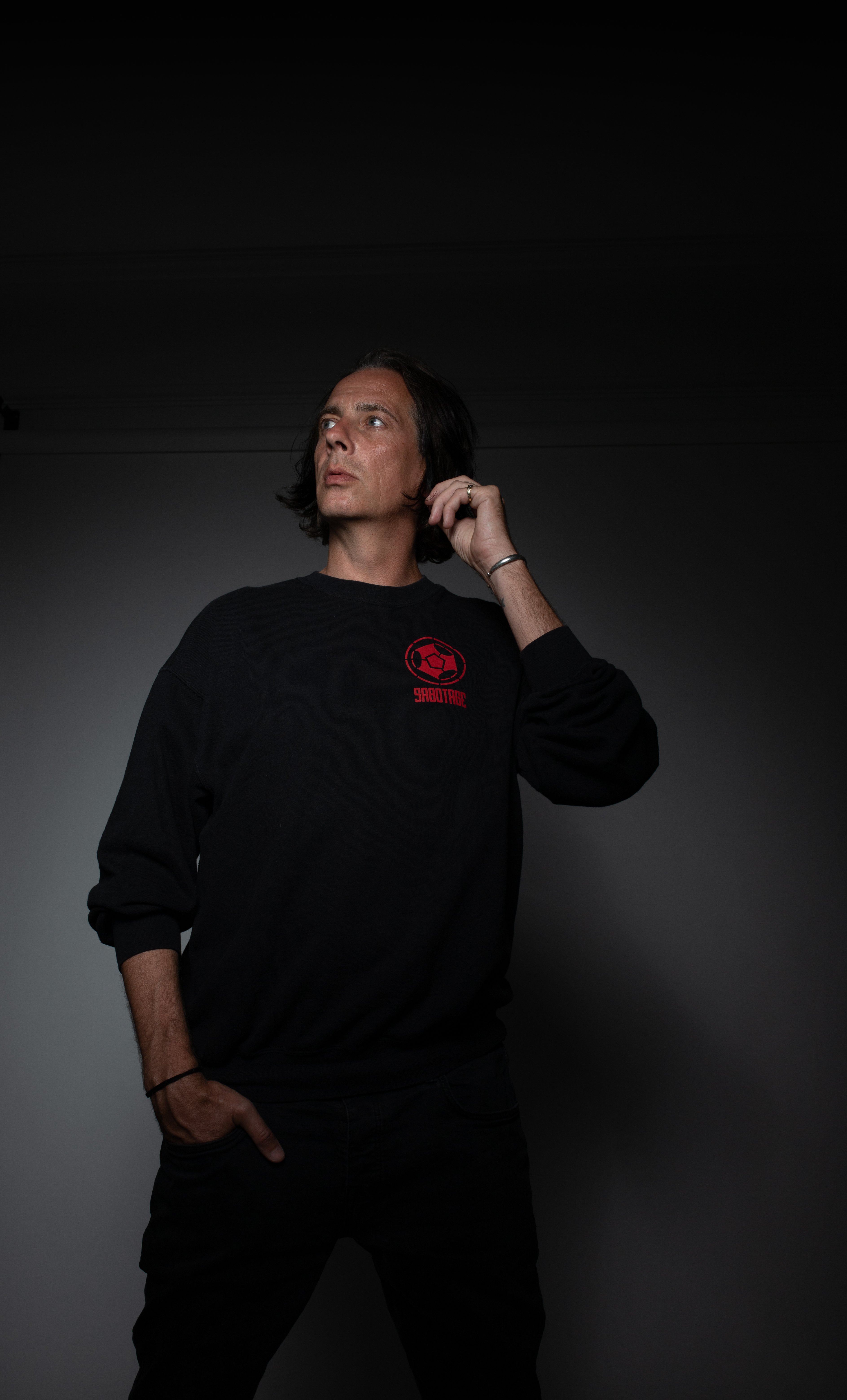 Press photo of Marc van Linden in black outfit