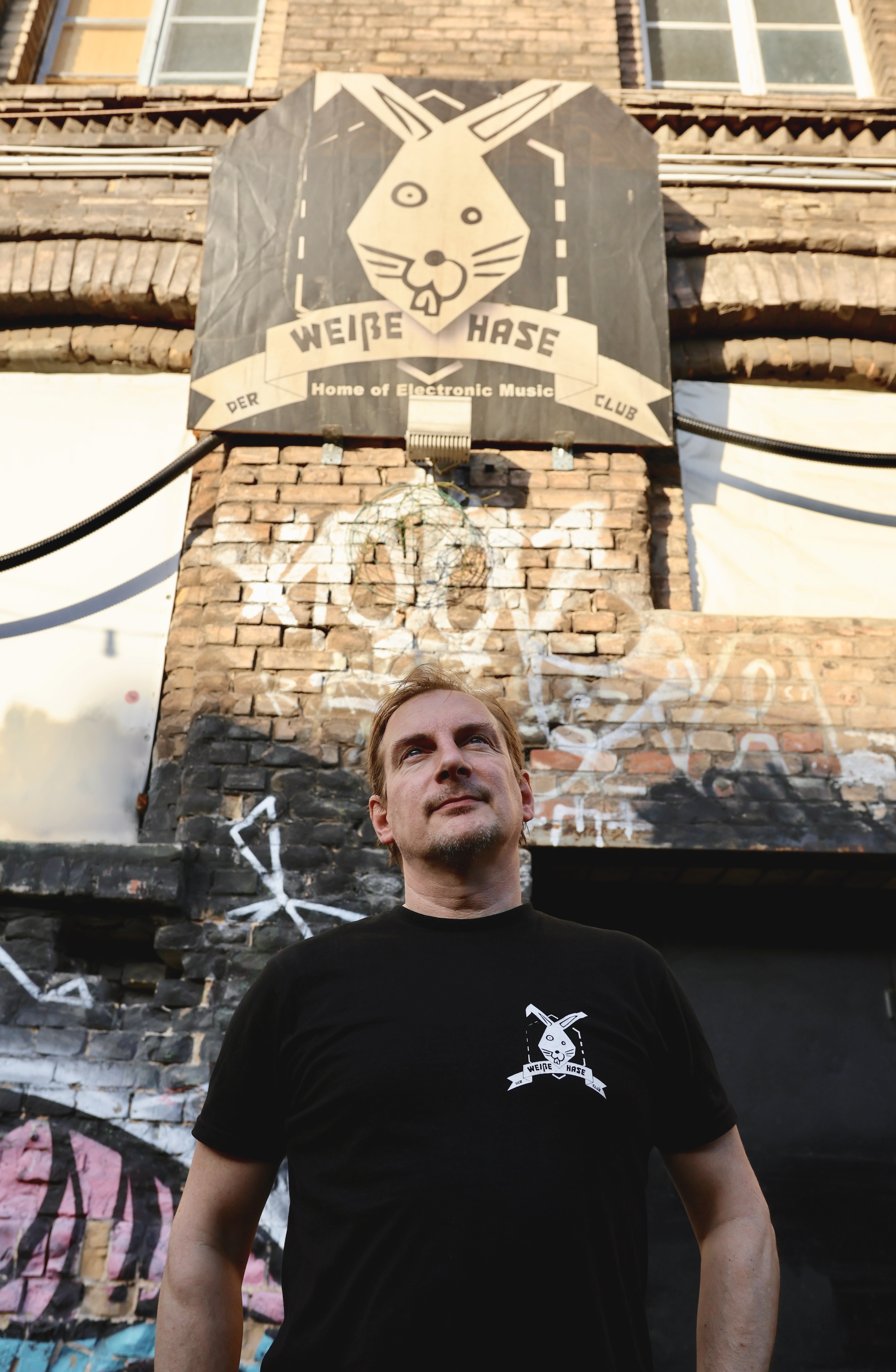Maik Jech aka Maschine vor dem Club Weißer Hase