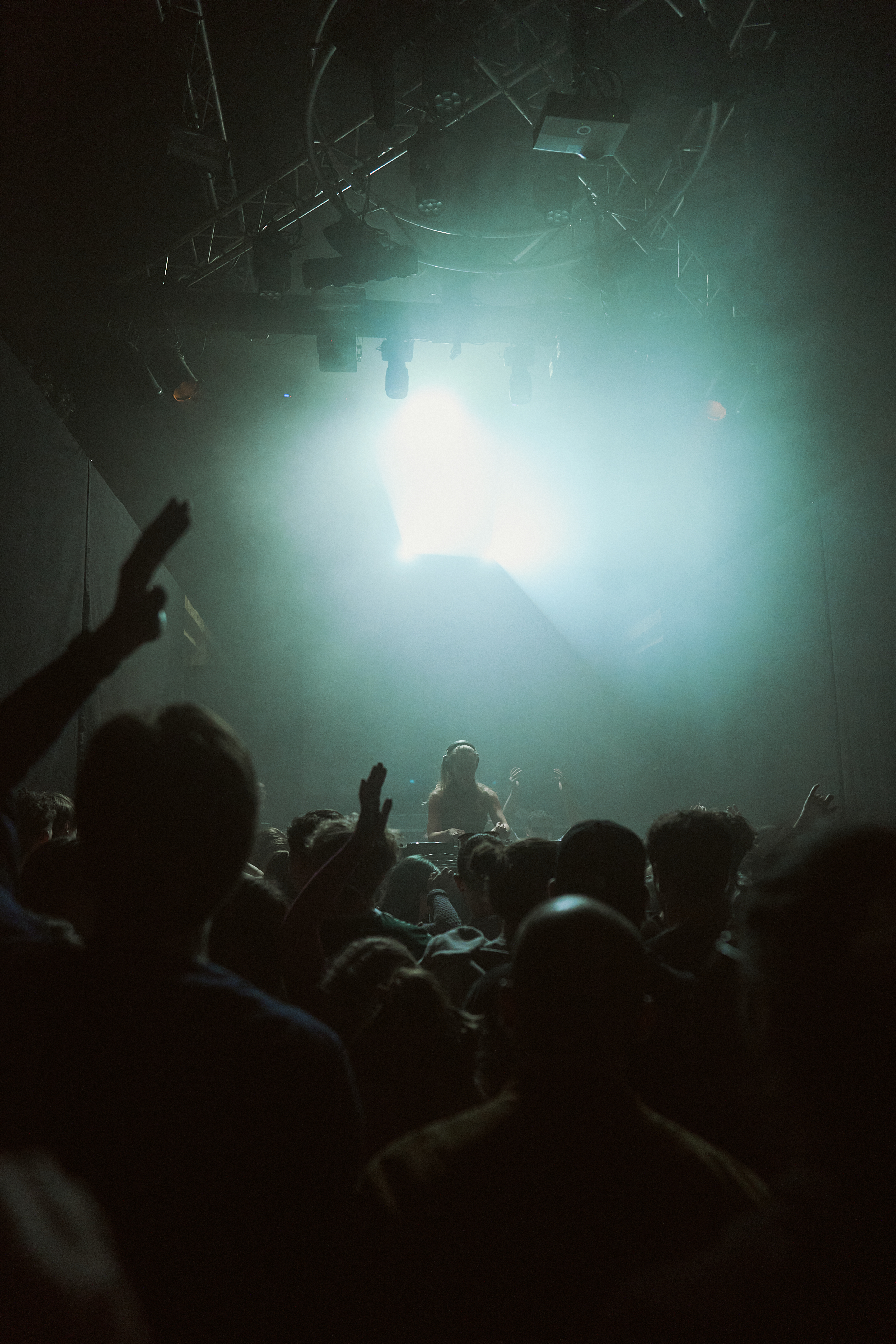 Tanzende Menge beim Boiler Room Event in Luxemburg, Foto: Pascal Mülhausen