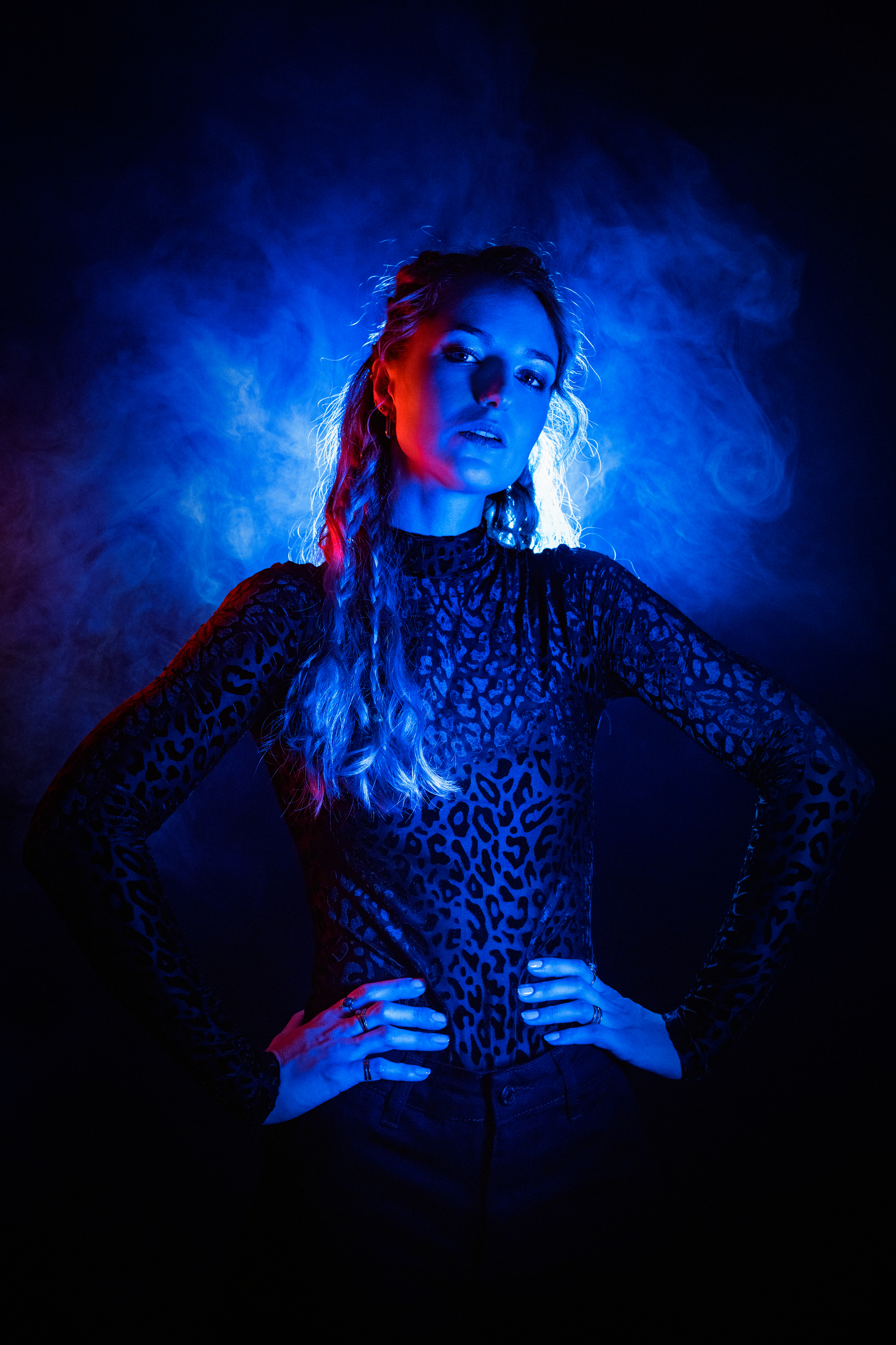 Pressebild von Tommahawk in blauem Licht, Foto: Diego Castro @itsnotanothershot