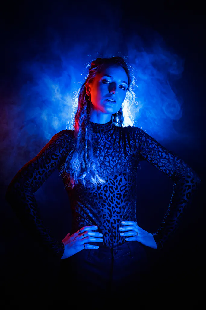 Pressebild von Tommahawk in blauem Licht, Foto: Diego Castro @itsnotanothershot