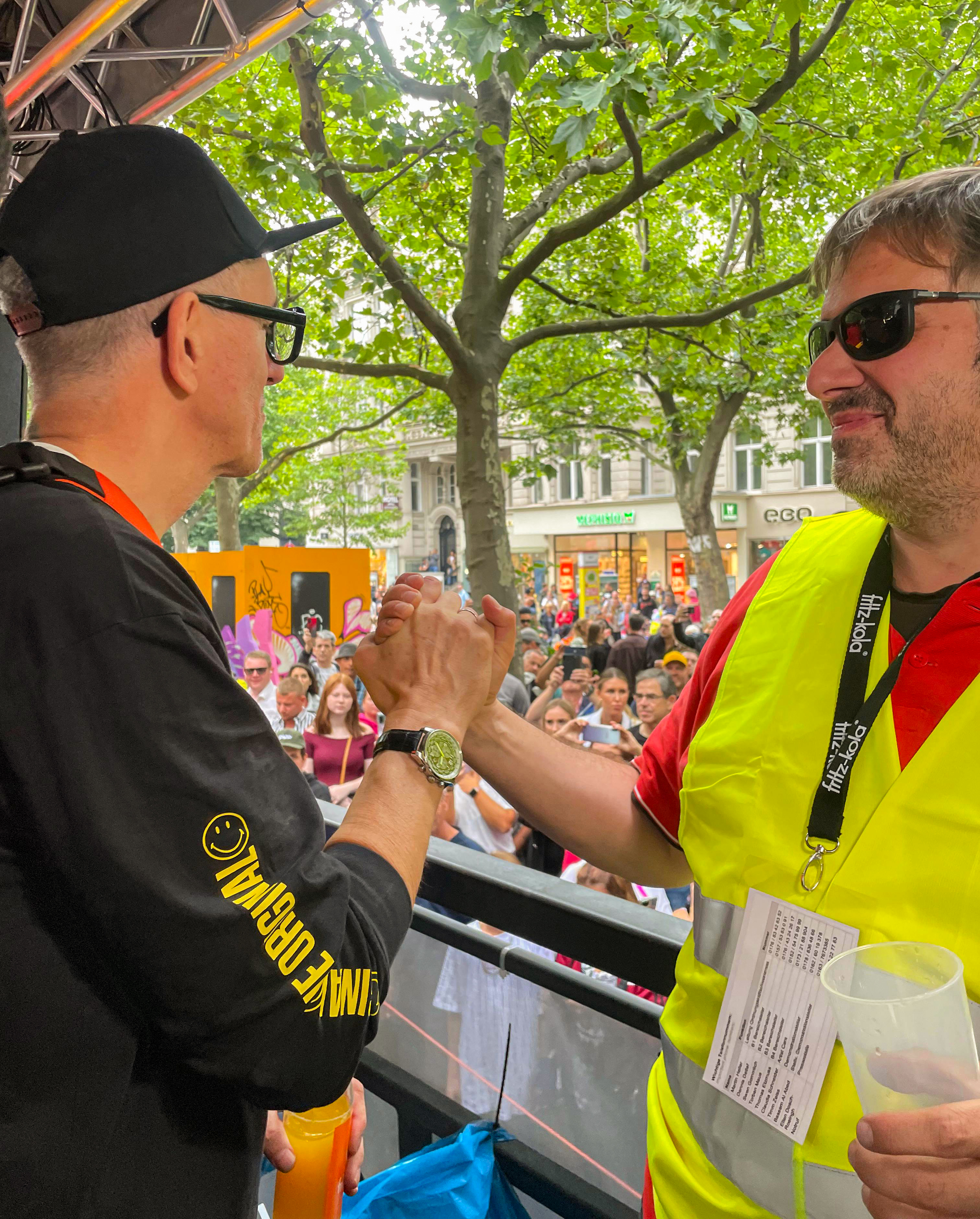 Läuft-super-Handshake mit Dr. Motte